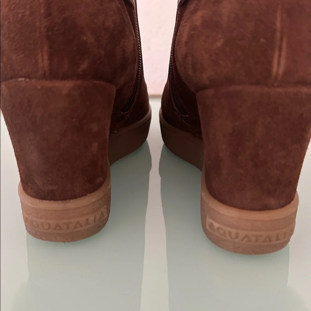 Aquatalia stylish chestnut